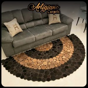 سجادة جلد طبيعي يدوي – نصف دائرة 2 لون (صغير)